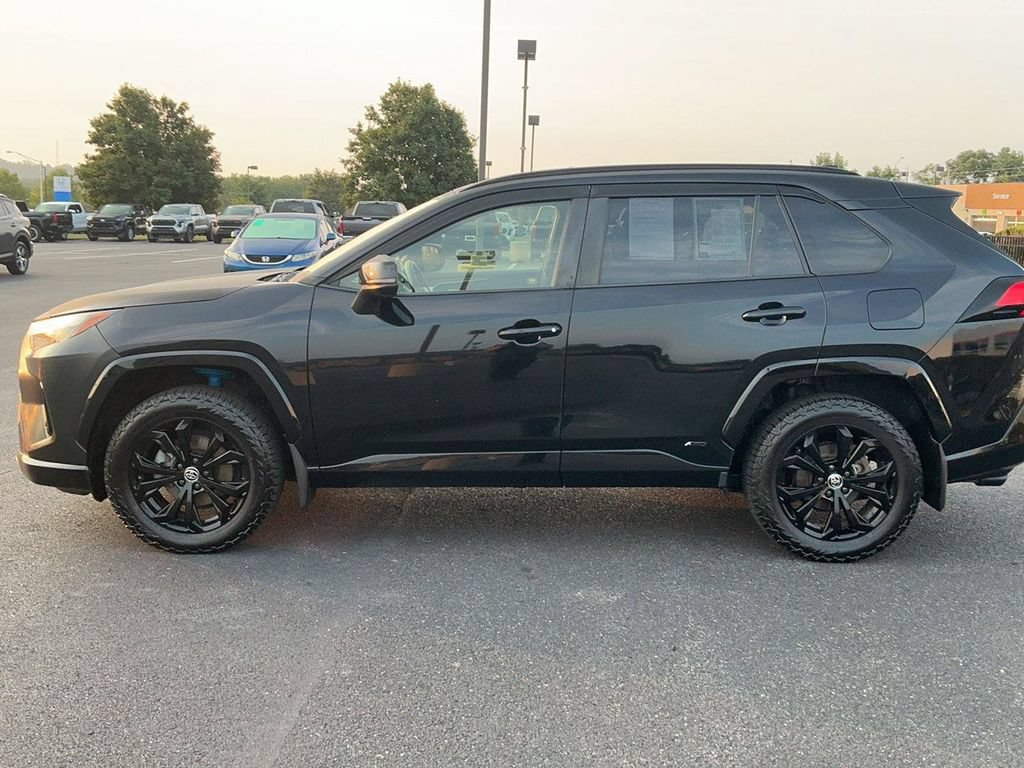 Used 2022 Toyota RAV4 SE w/ Convenience Package AWD/4WD image 11