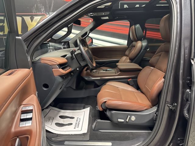 Used 2025 Lincoln Navigator Reserve AWD/4WD image 5