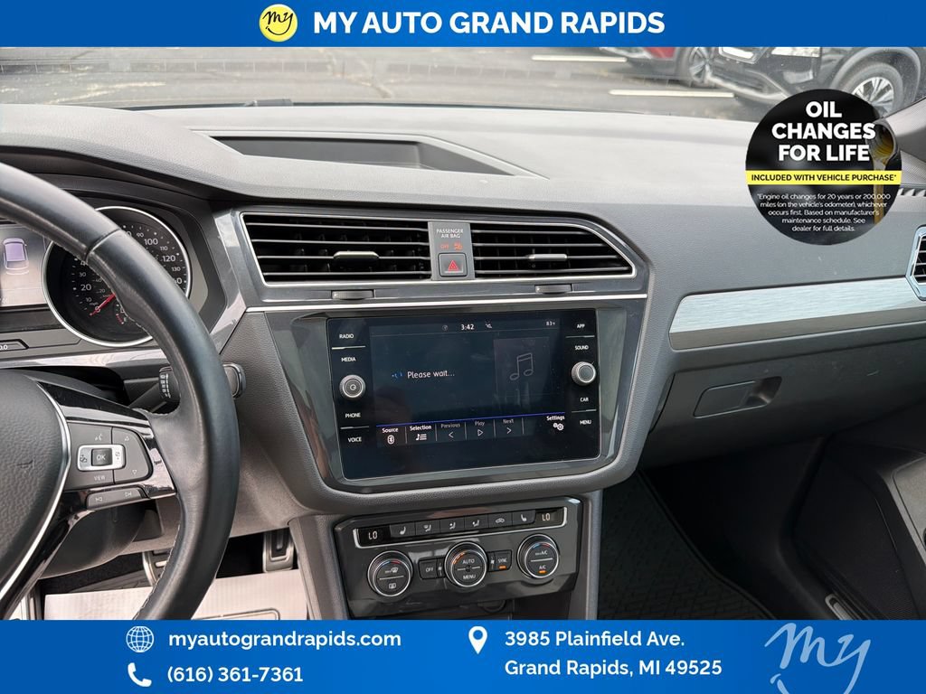 Used 2020 Volkswagen Tiguan SE R-Line w/ 3rd Row Seat Package AWD/4WD image 18