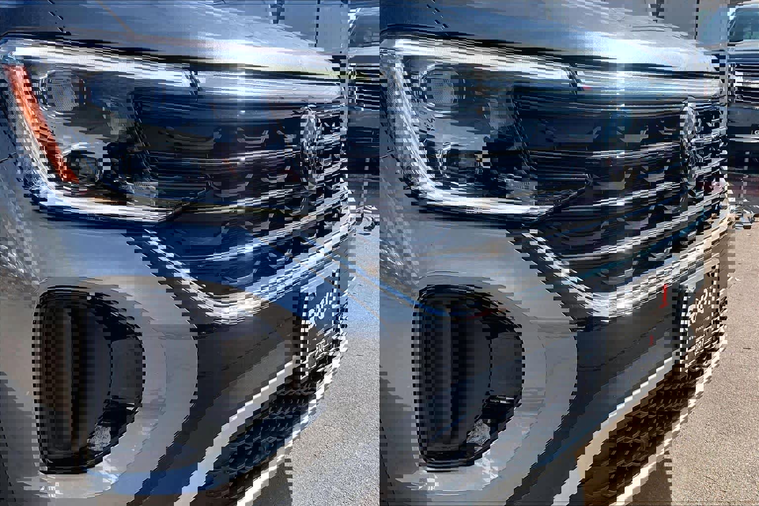 Used 2025 Volkswagen Atlas Cross Sport SE image 28