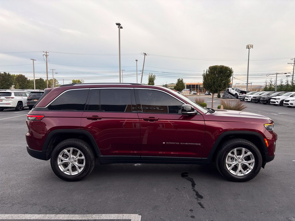 Used 2024 Jeep Grand Cherokee Limited w/ Luxury Tech Group II AWD/4WD image 6