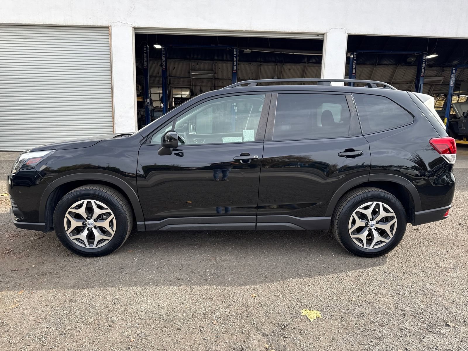 Used 2023 Subaru Forester Premium image 2