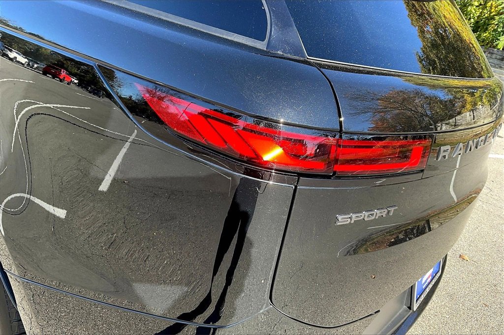 Used 2025 Land Rover Range Rover Sport image 22