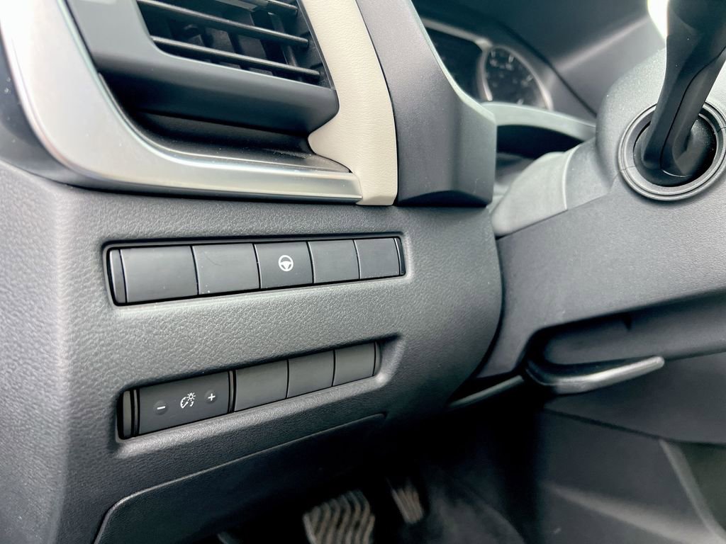 Used 2023 Nissan Rogue SV image 16