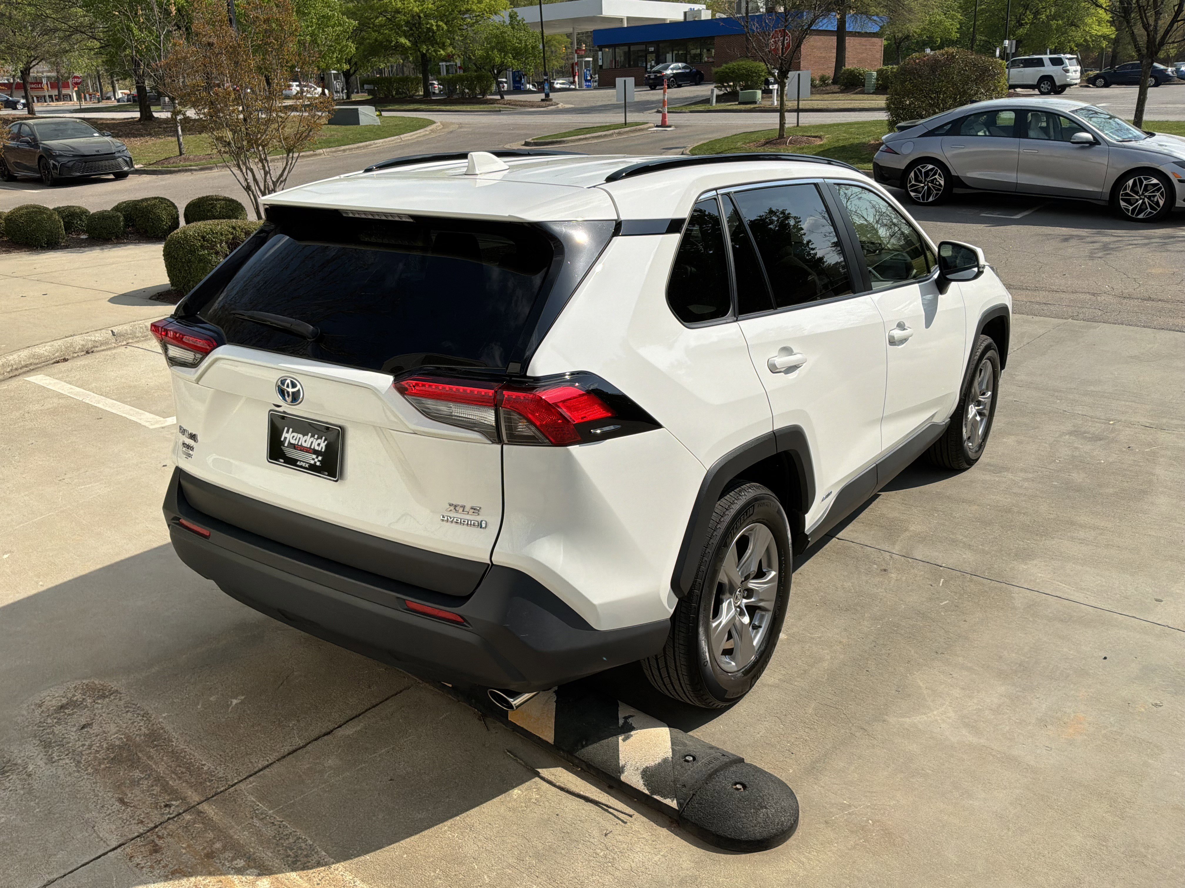Used 2023 Toyota RAV4 XLE w/ Convenience Package image 12