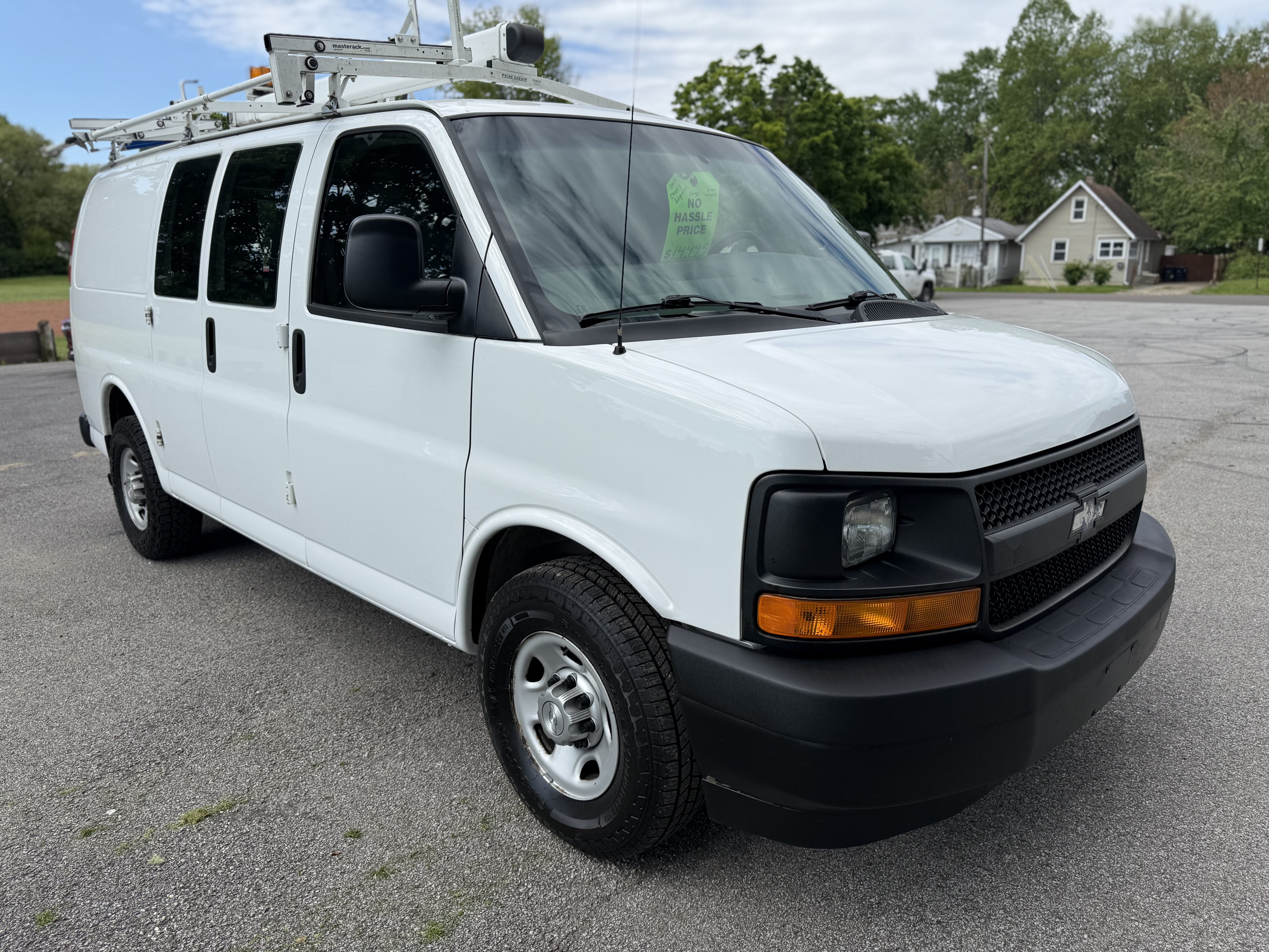 Used 2017 Chevrolet Express 2500 w/ Cold Climate Package RWD image 12