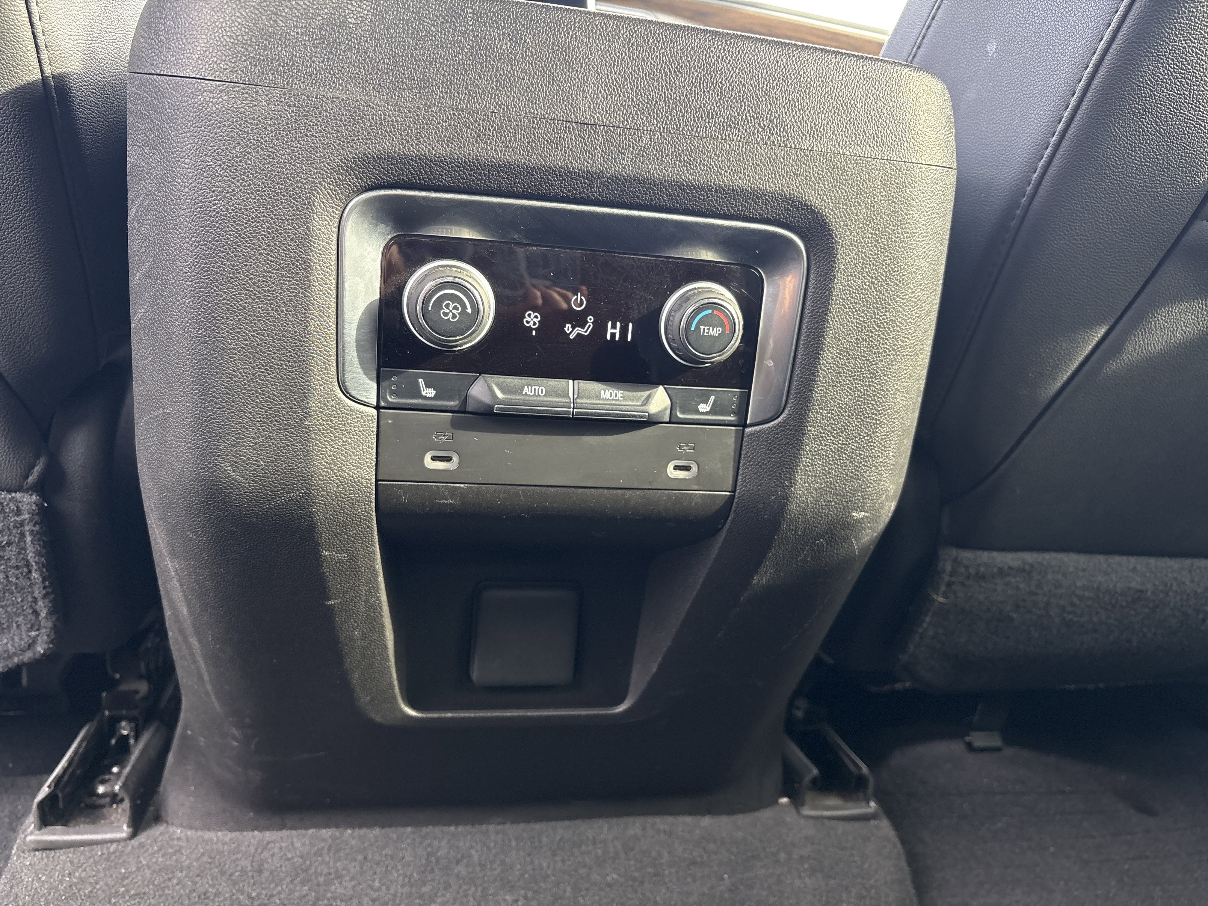 Used 2021 Chevrolet Tahoe Premier w/ Premium Package image 25