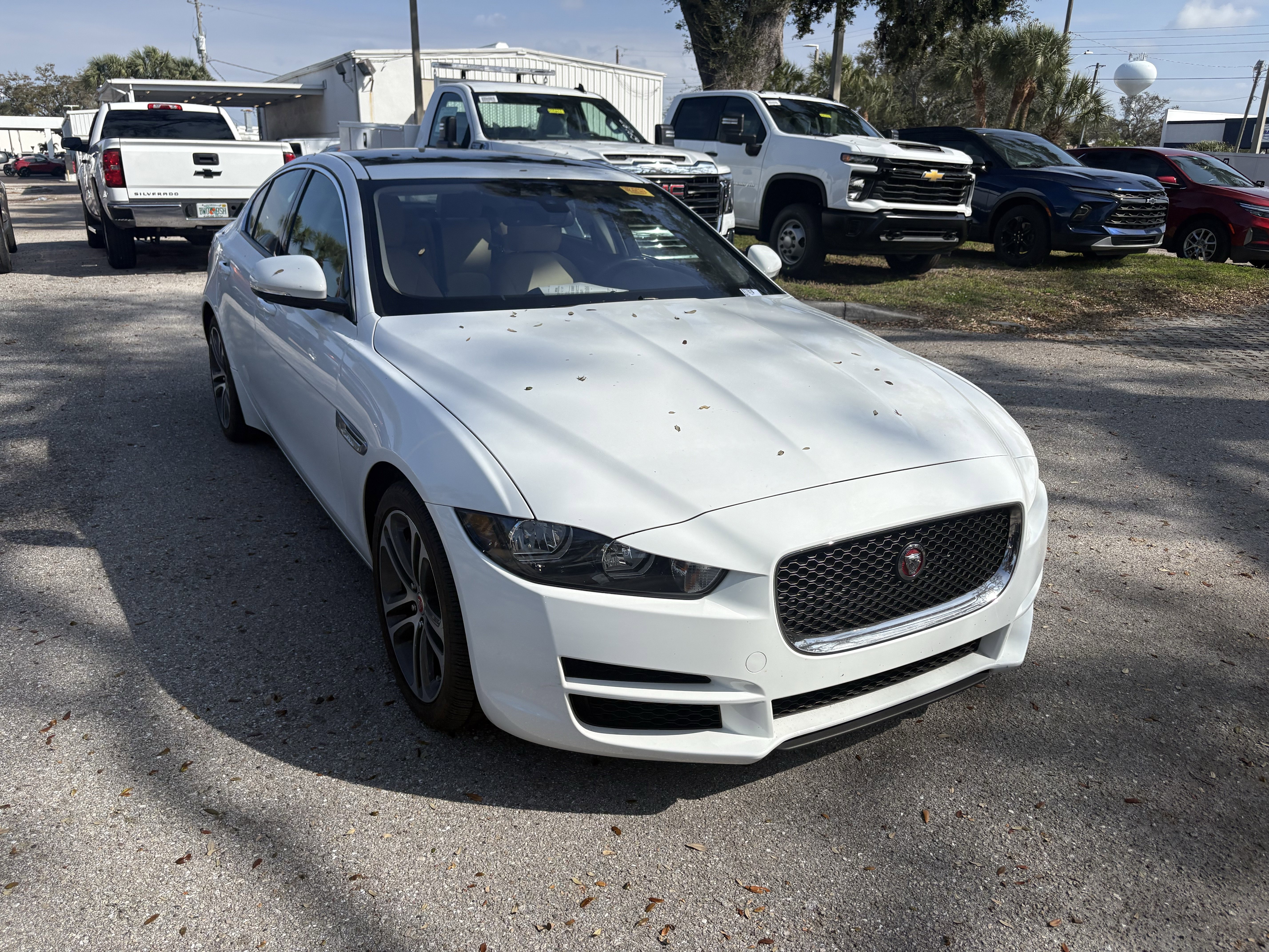 Used 2017 Jaguar XE Premium image 1