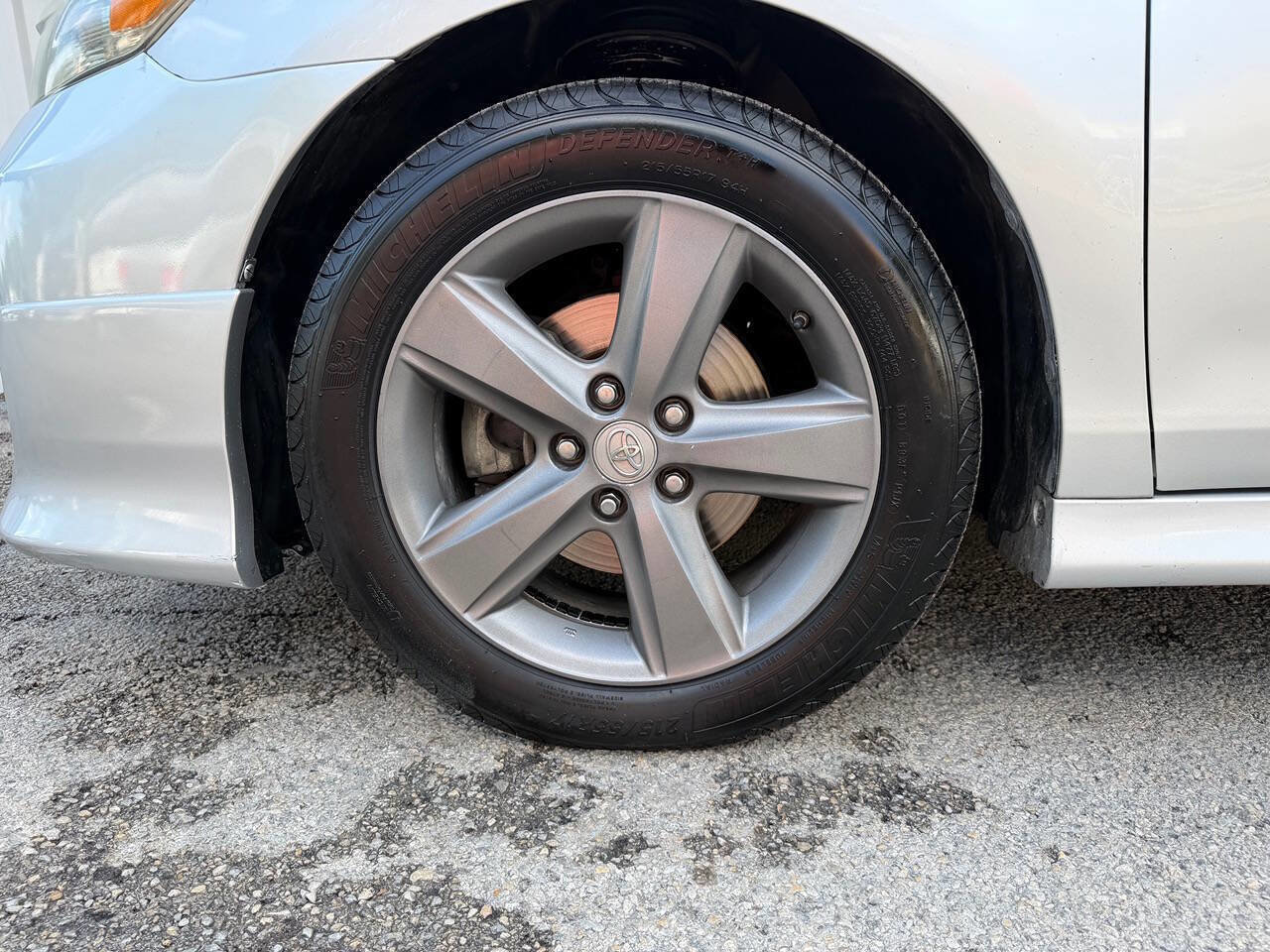 Used 2010 Toyota Camry SE FWD image 30