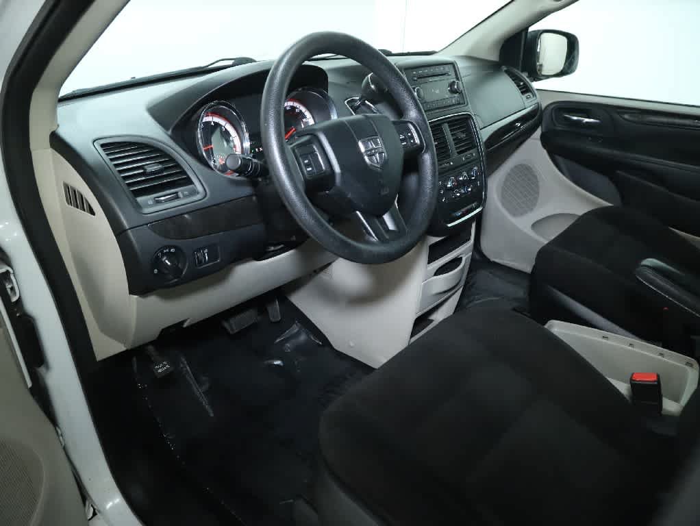 Used 2016 Dodge Grand Caravan SE w/ Quick Order Package 29E SE FWD image 17
