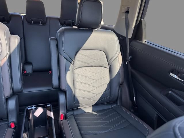 Certified 2024 Nissan Pathfinder Platinum AWD/4WD image 18