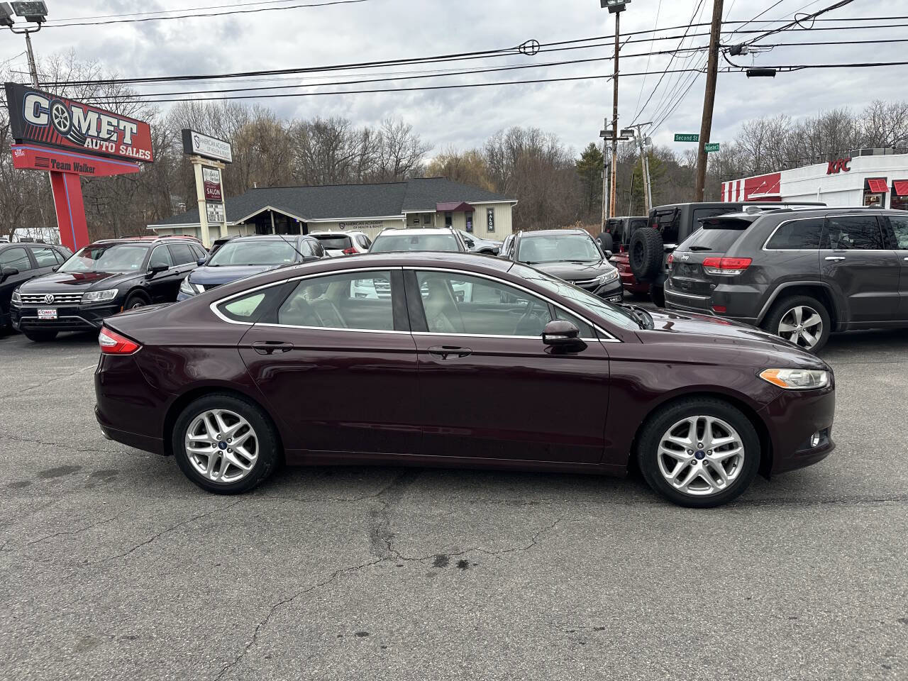 Used 2013 Ford Fusion SE FWD image 3