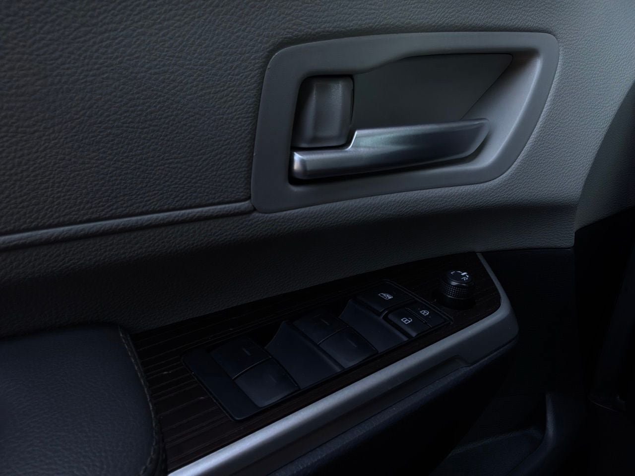 Used 2024 Toyota Sienna XLE FWD image 26