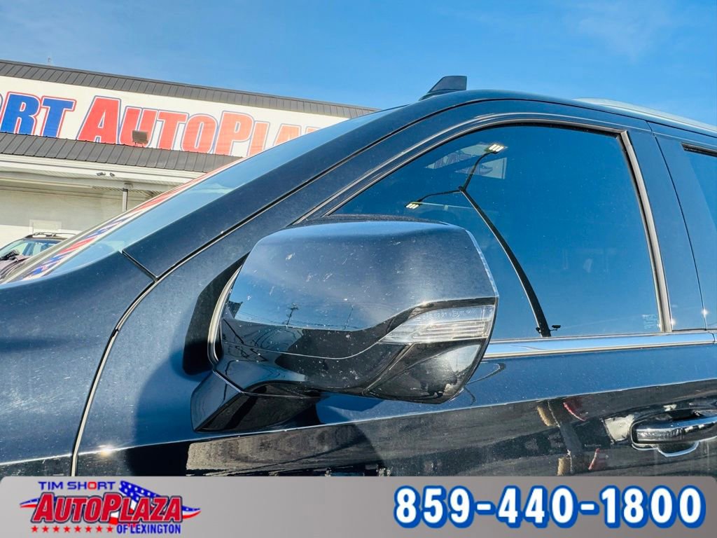 Used 2022 Chevrolet Suburban LT w/ Luxury Package image 15