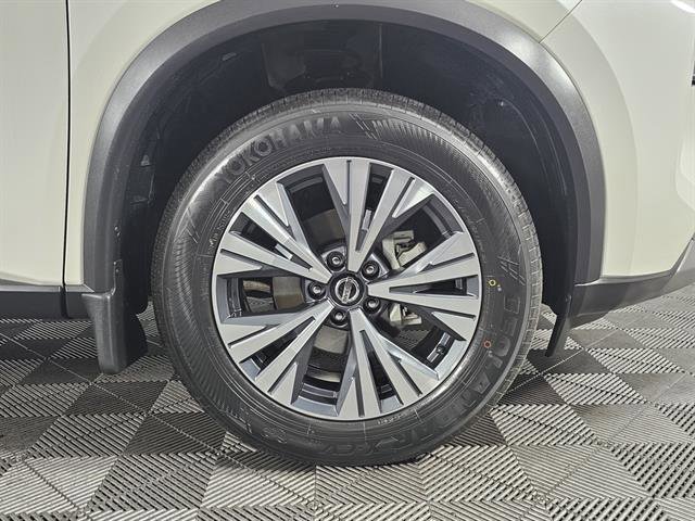 Used 2021 Nissan Rogue SV image 12