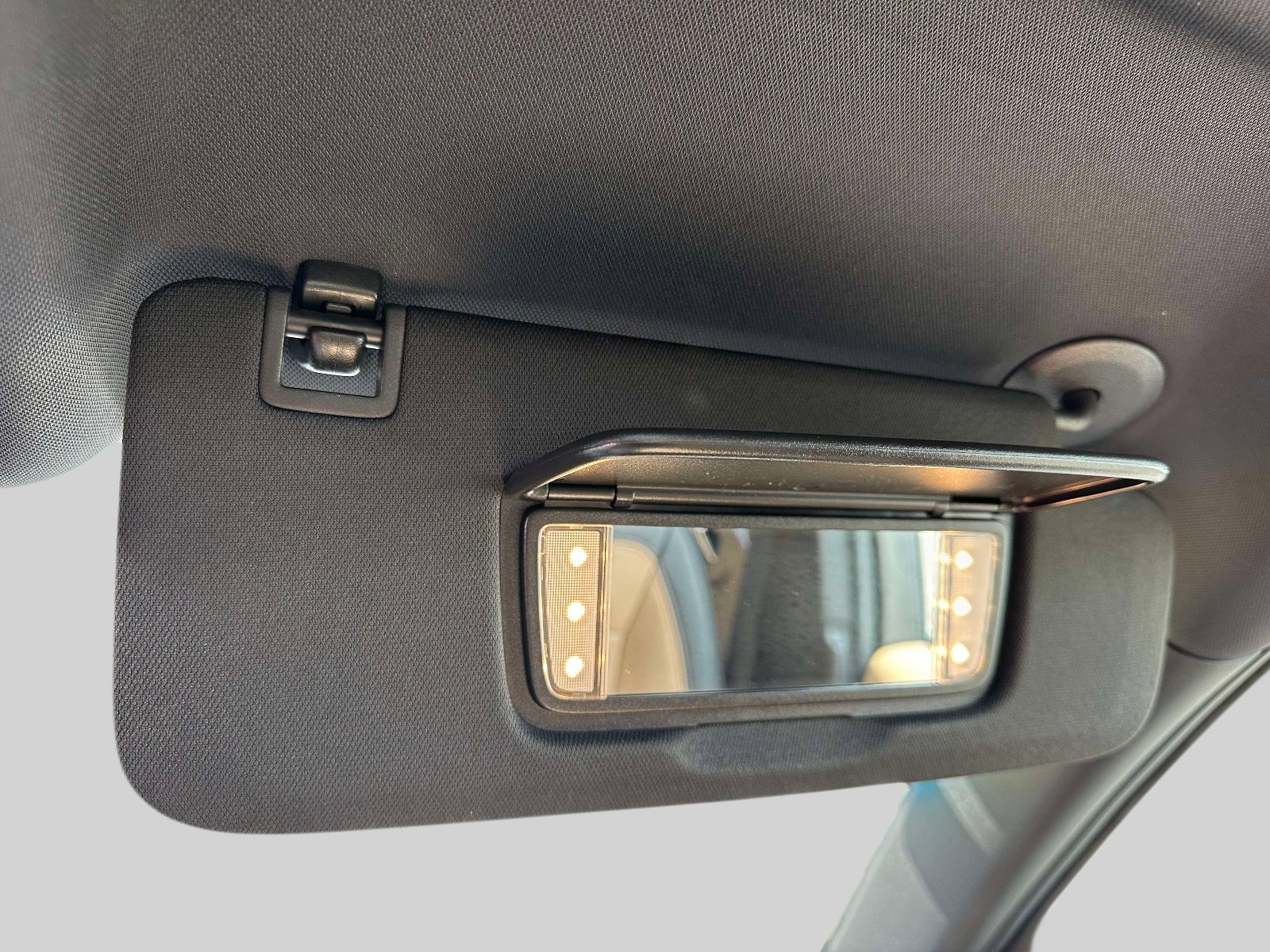 Used 2023 Chevrolet Equinox Premier FWD image 38
