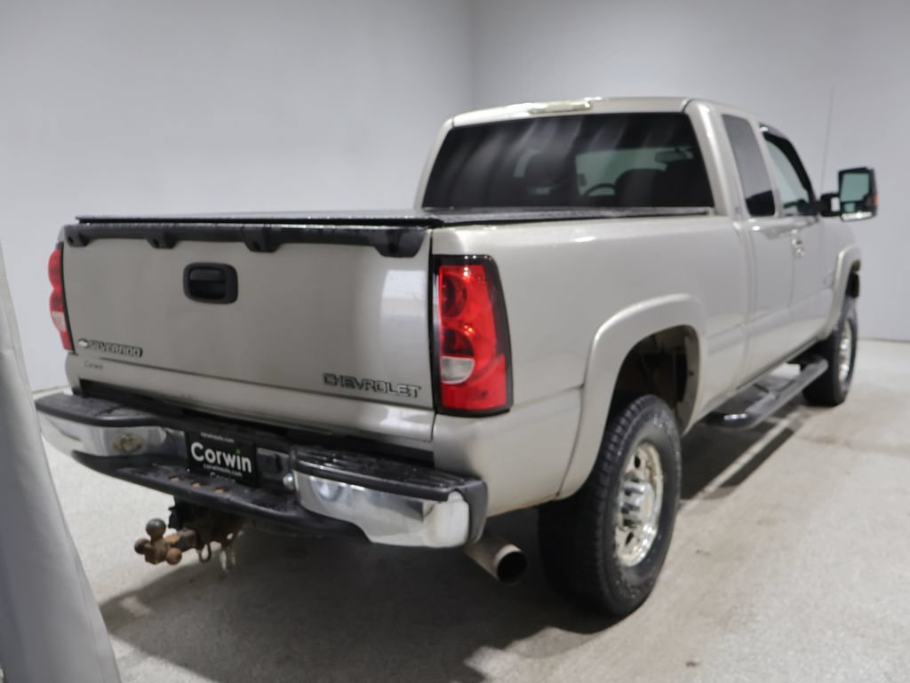 Used 2001 Chevrolet Silverado 2500 LS AWD/4WD image 2