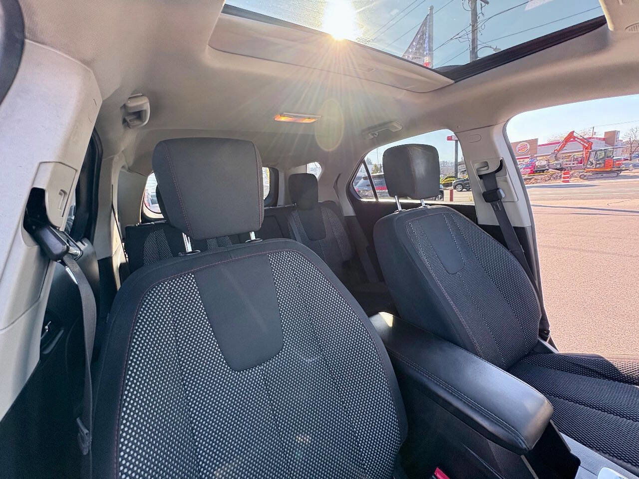 Used 2017 Chevrolet Equinox LT w/ Convenience Package image 33