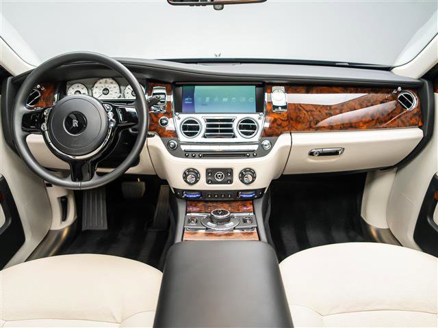 Used 2014 Rolls-Royce Ghost RWD image 28