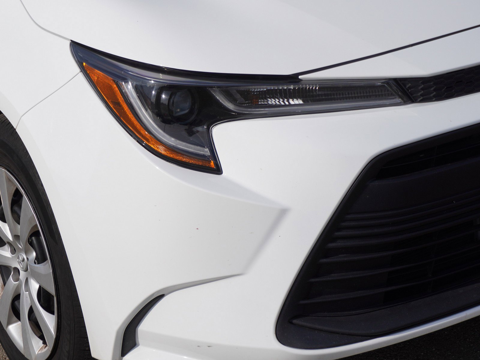 Used 2024 Toyota Corolla LE image 3