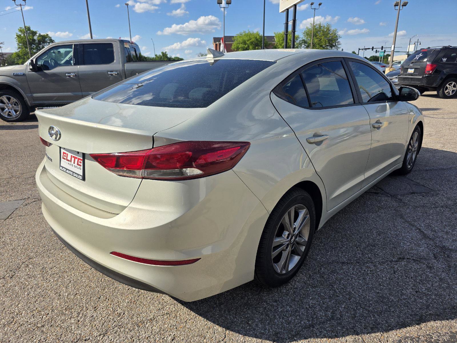 Used 2017 Hyundai Elantra Value Edition FWD image 5