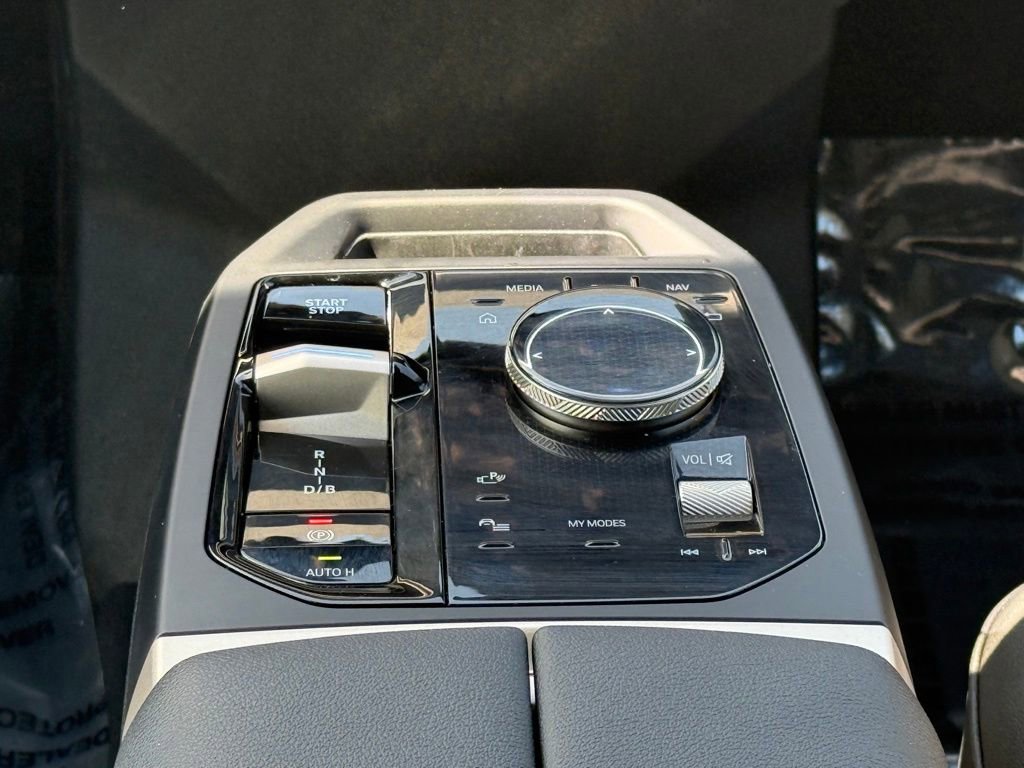 Used 2025 BMW iX xDrive50 AWD/4WD image 15