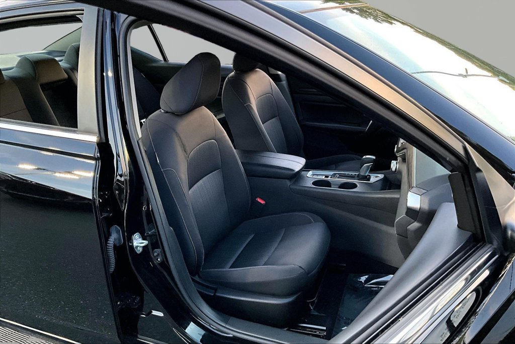 Used 2025 Nissan Altima 2.5 SV AWD/4WD image 19