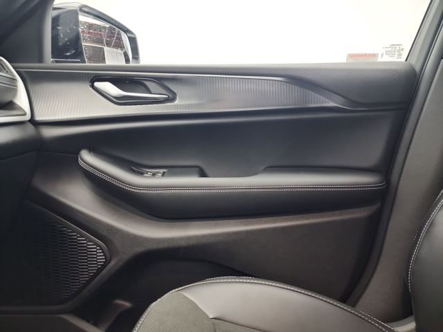 New 2025 Jeep Grand Cherokee Altitude image 30