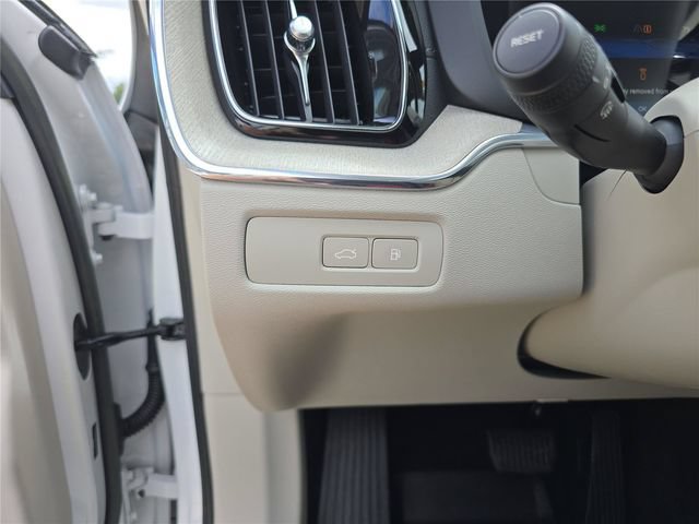 Used 2023 Volvo XC60 T8 Ultimate AWD/4WD image 34