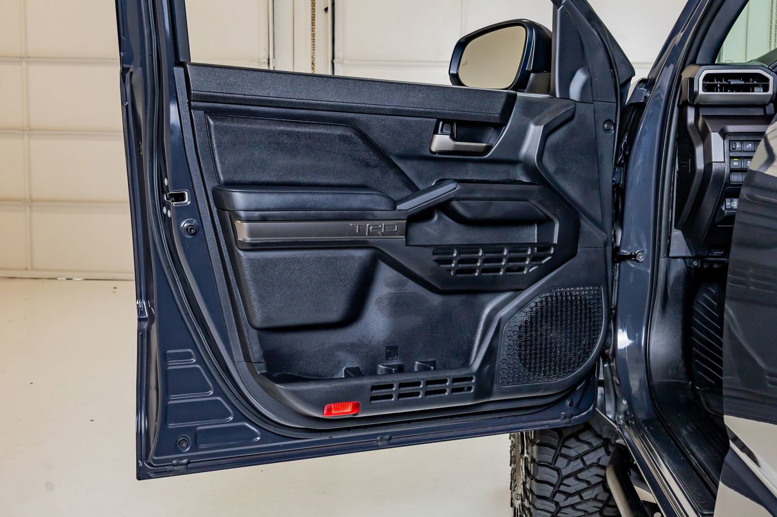 Used 2025 Toyota Tacoma TRD Off-Road AWD/4WD image 36