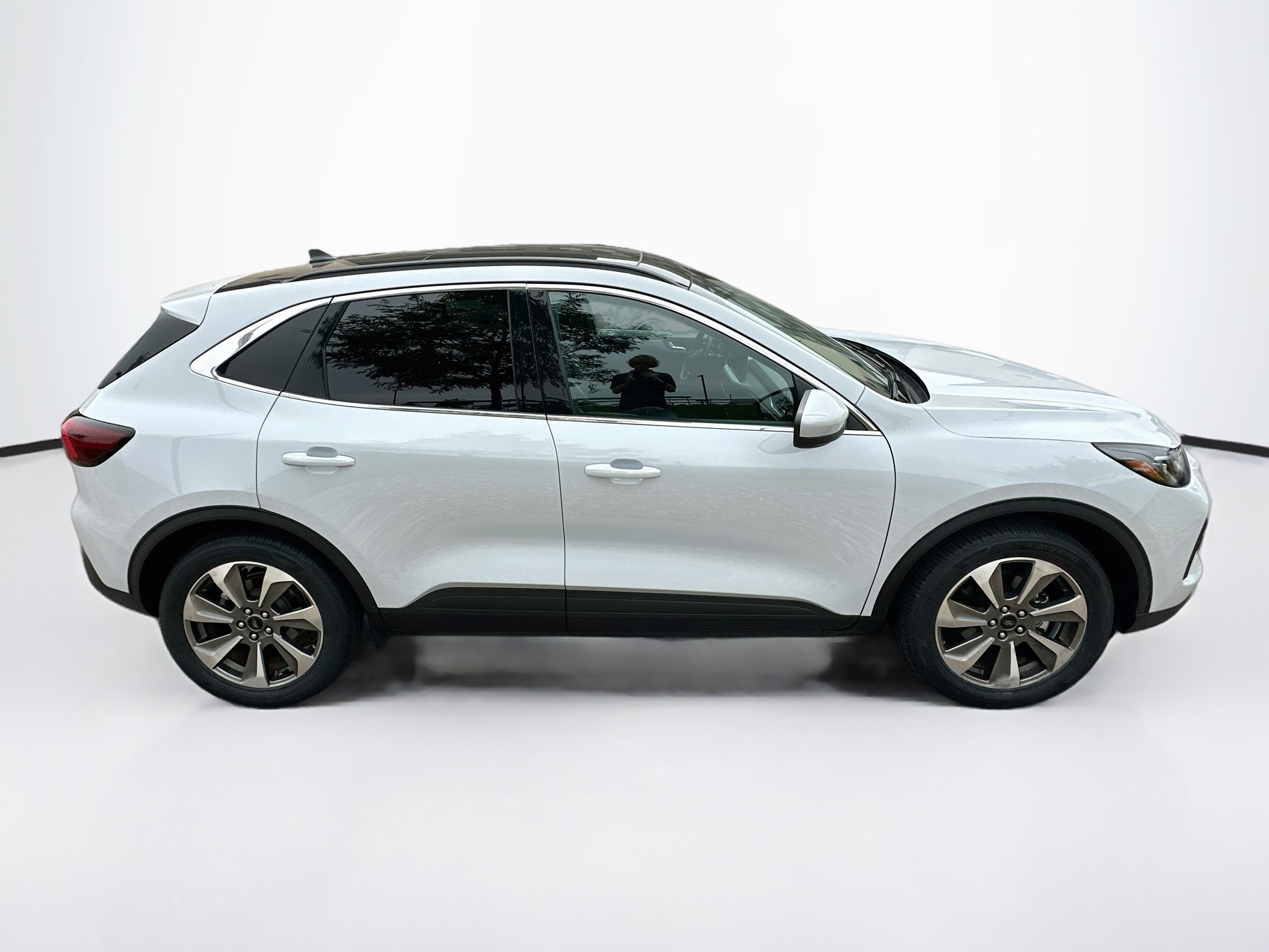 Used 2025 Ford Escape Platinum AWD/4WD image 10