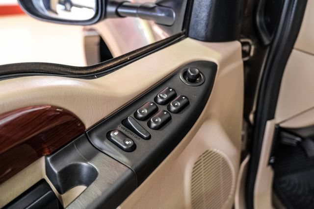 Used 2007 Ford F550 4x4 Crew Cab Super Duty image 42