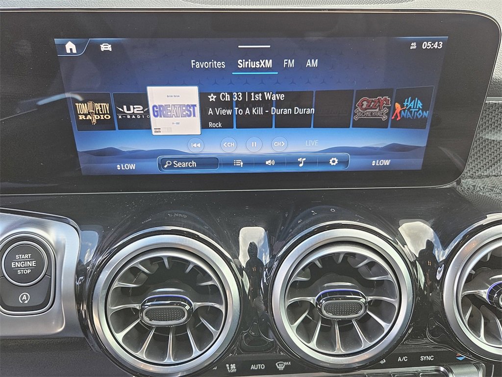 Used 2025 Mercedes-Benz GLB 35 AMG 4MATIC image 21