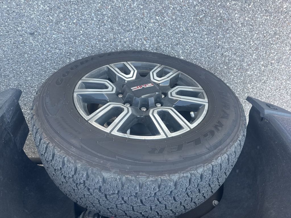 Used 2023 GMC Sierra 2500 AT4 image 11