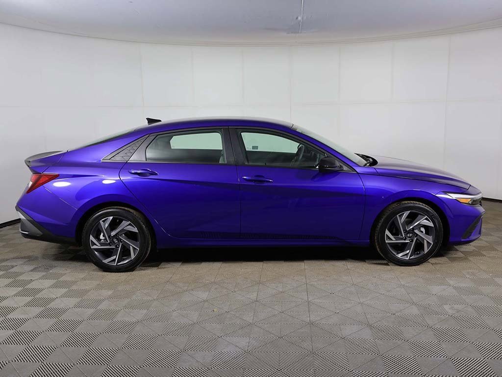 Certified 2025 Hyundai Elantra Sport image 13