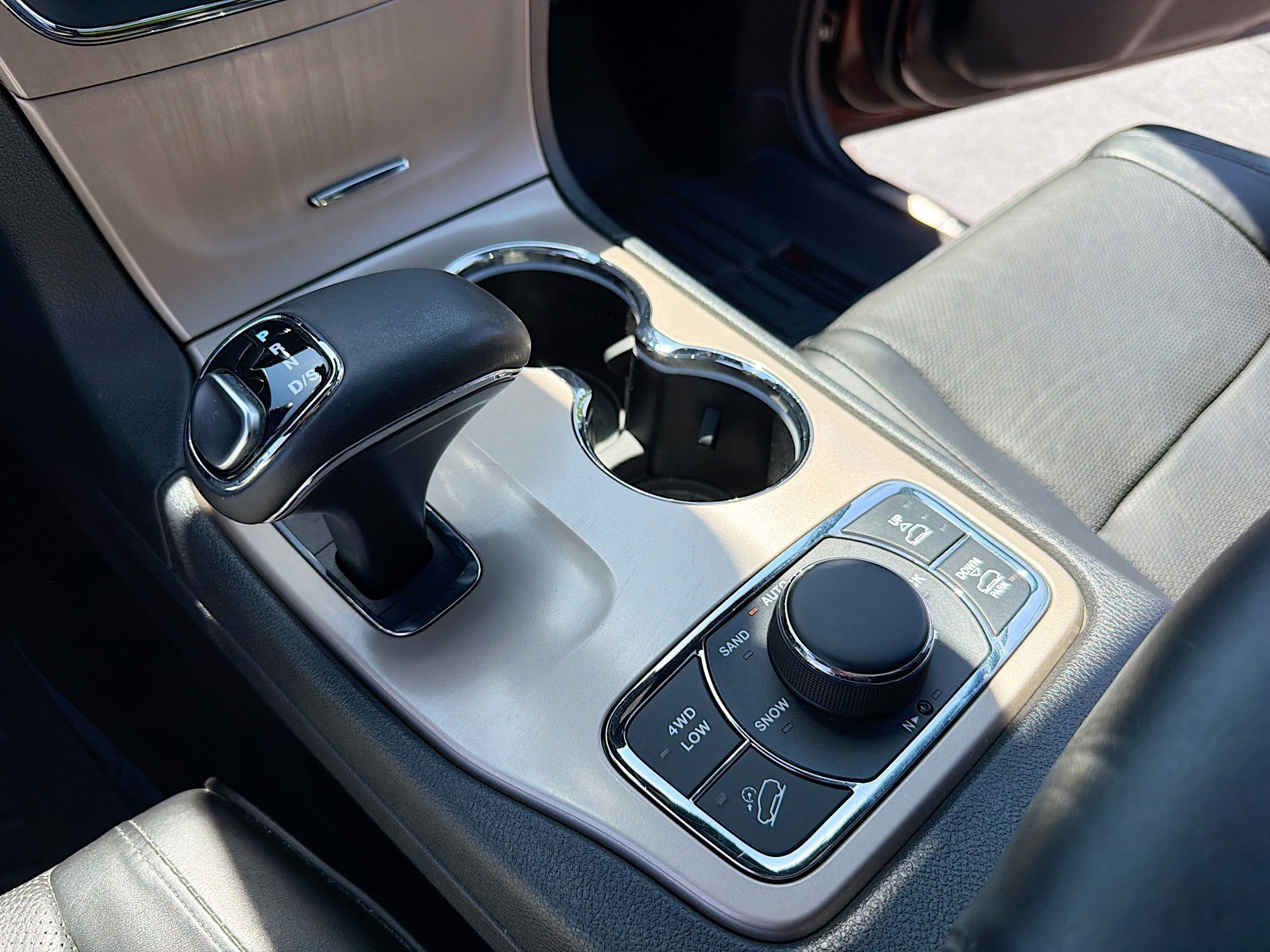 Used 2015 Jeep Grand Cherokee Summit AWD/4WD image 11
