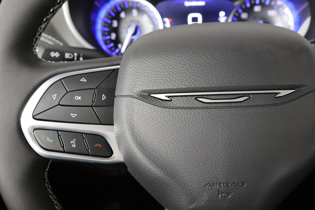 New 2027 Chrysler Pacifica Select FWD image 8