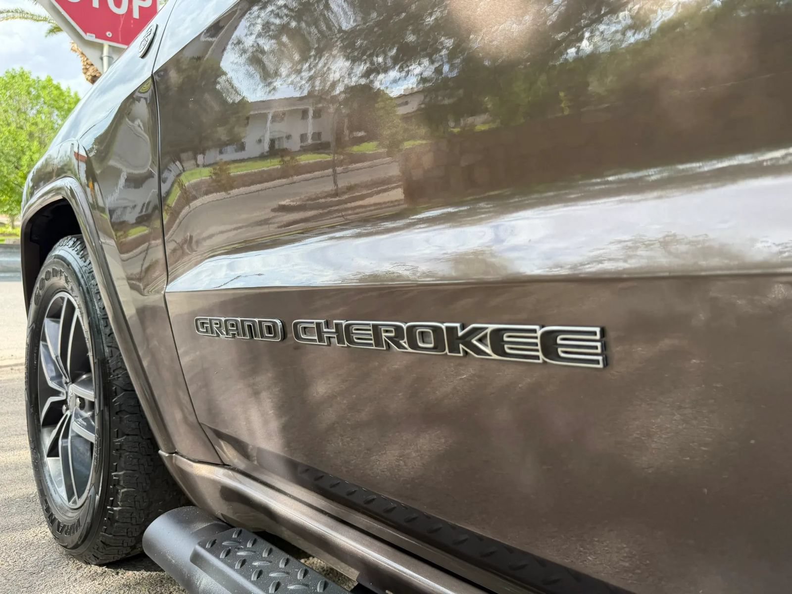 Used 2018 Jeep Grand Cherokee Overland AWD/4WD image 20