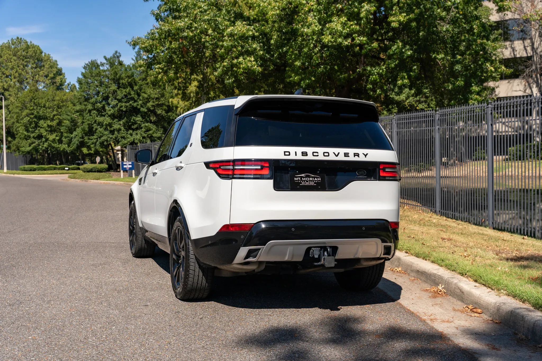 Used 2020 Land Rover Discovery Landmark AWD/4WD image 7