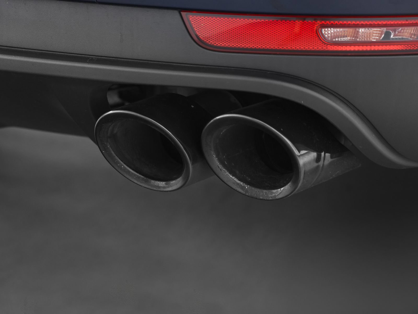 Certified 2018 Porsche Macan Sport Edition AWD/4WD image 15