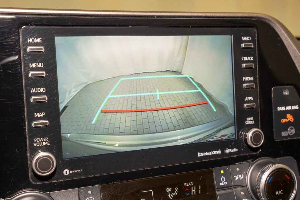 Used 2021 Toyota Highlander LE image 14