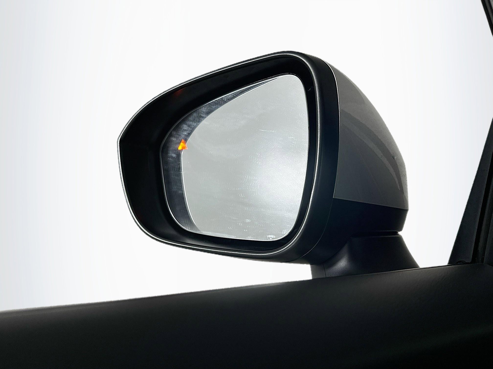 Used 2025 Nissan Rogue SV image 16