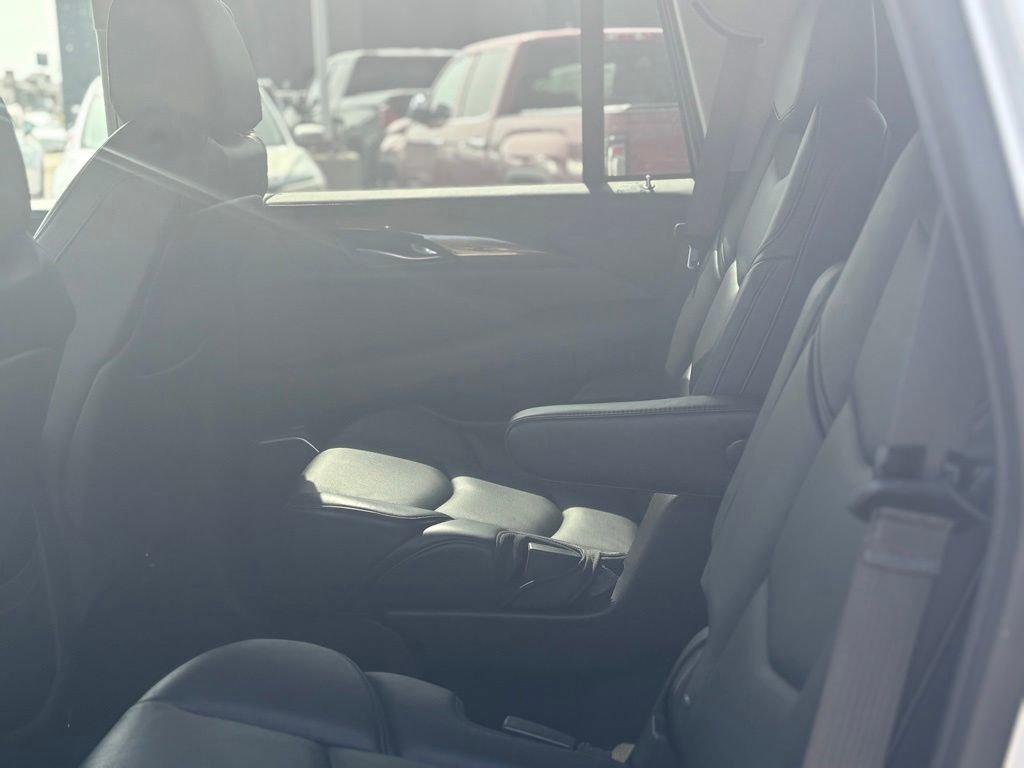 Used 2019 Cadillac Escalade Luxury w/ LPO, Radiant Package AWD/4WD image 13