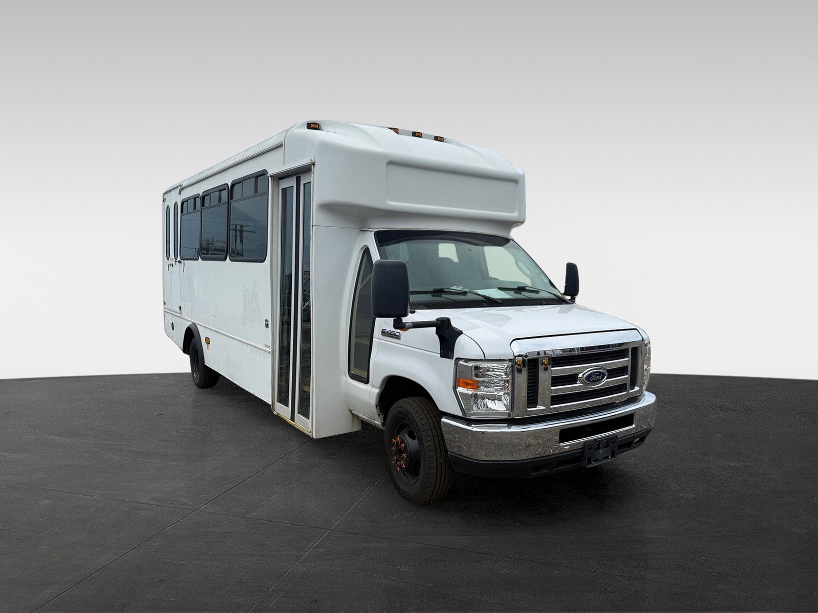Used 2016 Ford E-450 and Econoline 450 Super Duty w/ Shuttle Bus Prep Package RWD image 3