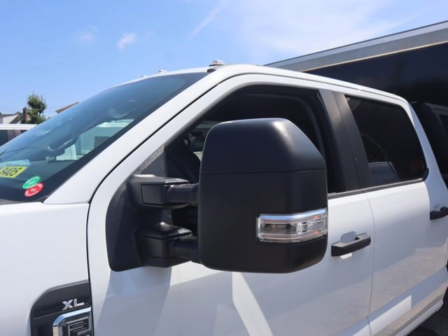 New 2025 Ford F550 4x4 Crew Cab image 6