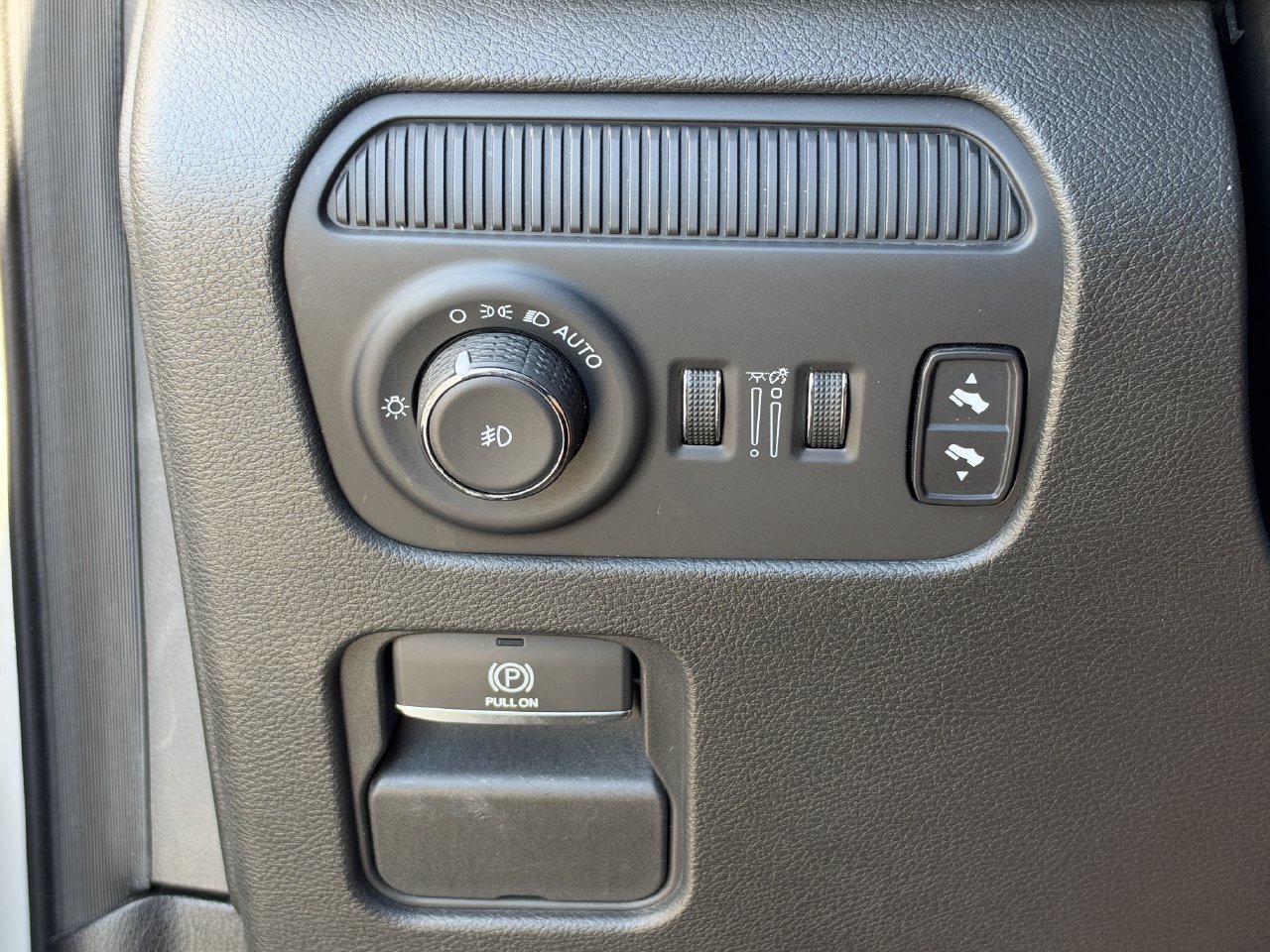Used 2024 Jeep Wagoneer L Series II AWD/4WD image 22