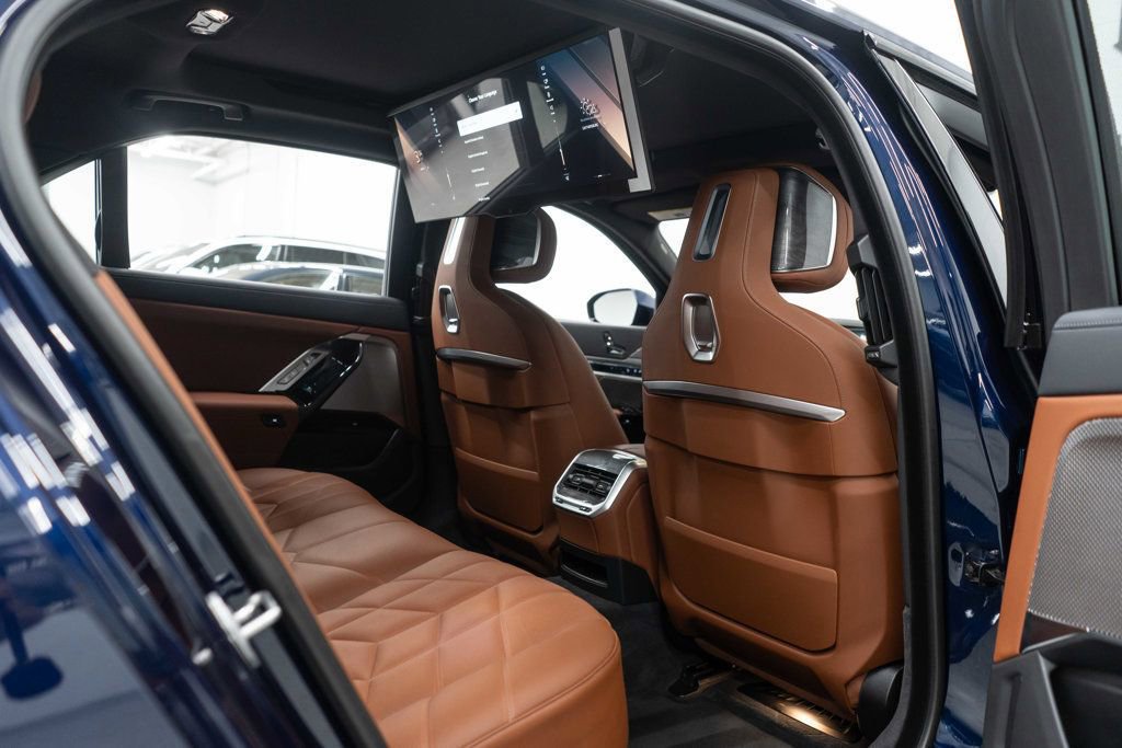 Used 2025 BMW 760i xDrive image 6