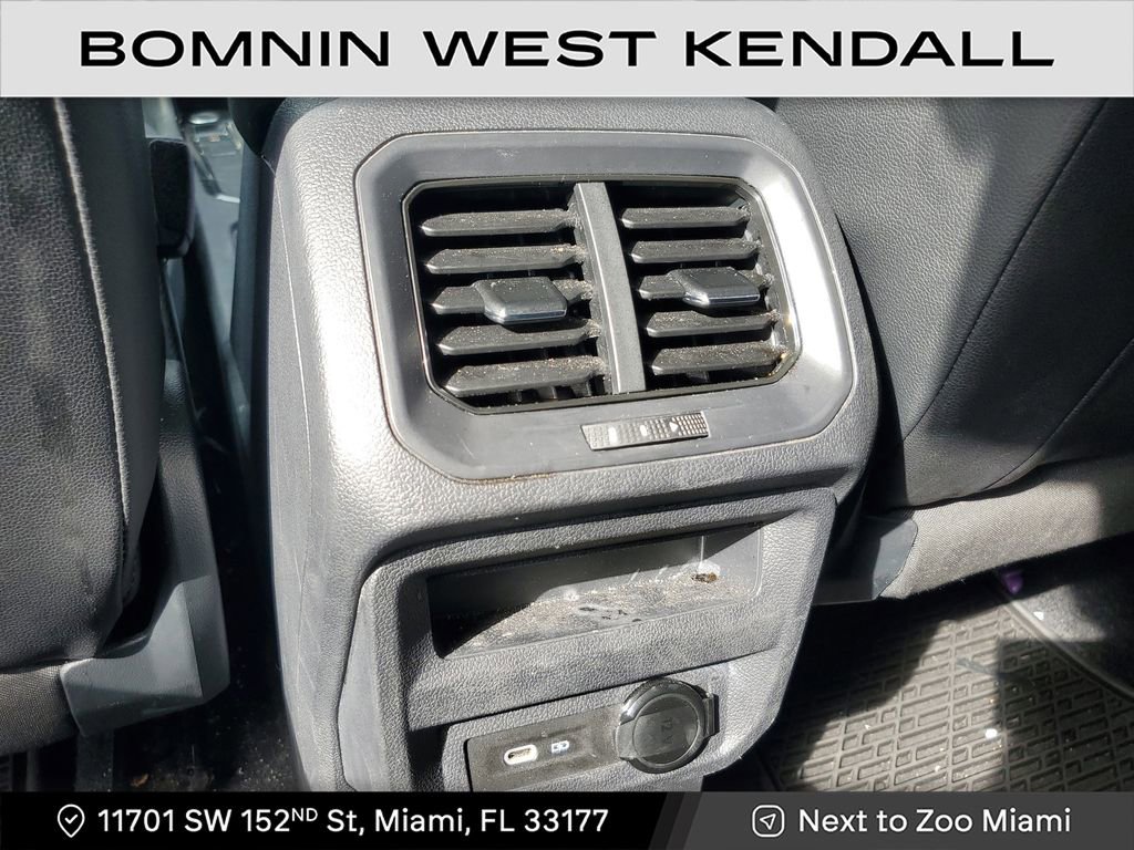 Used 2023 Volkswagen Tiguan SE image 16