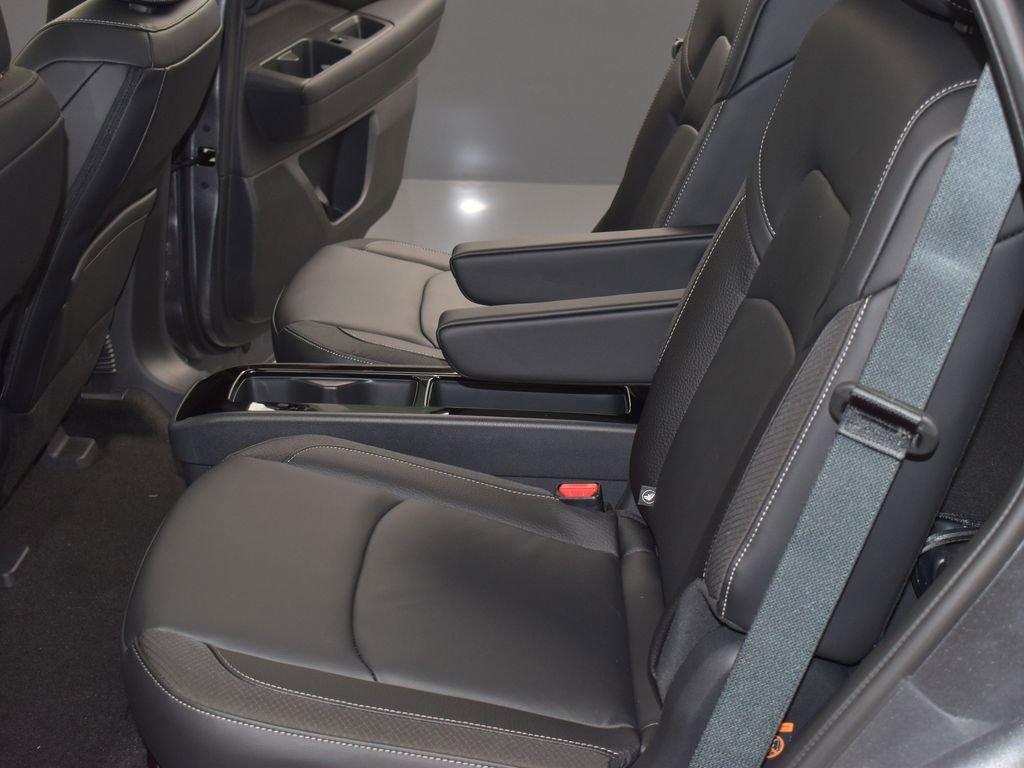 Certified 2025 Nissan Pathfinder SL w/ SL Premium Package image 16