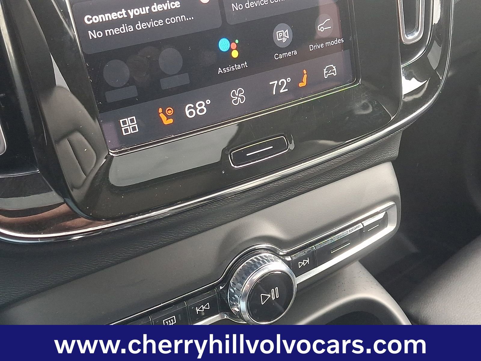 Certified 2025 Volvo XC40 B5 Ultra w/ Protection Package Premier image 17